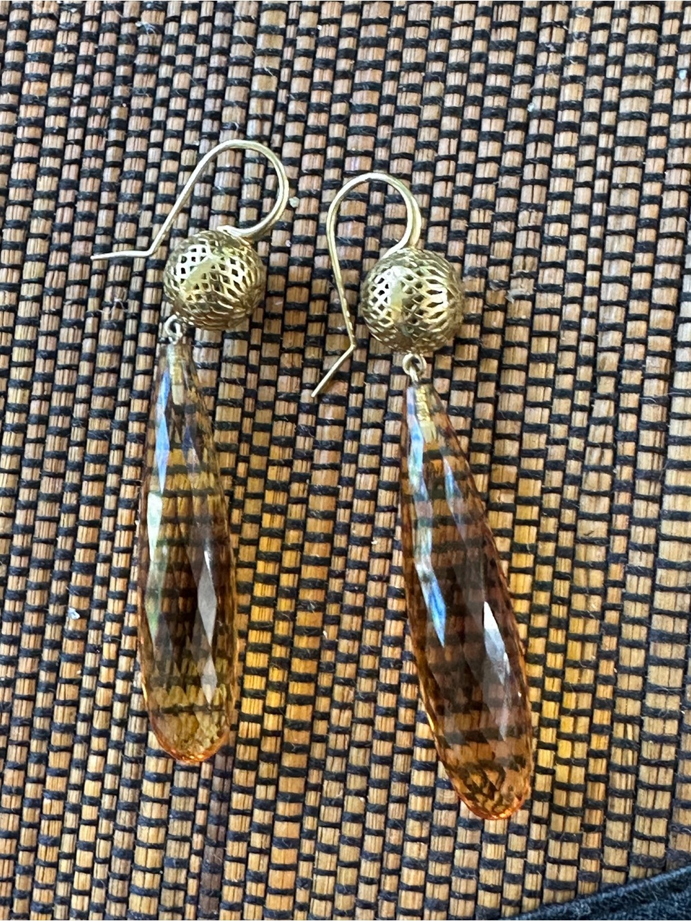 18 kt gold Drop Earrings with Amber Faceted Teardrops